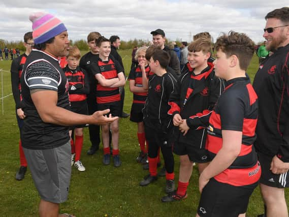 Tuilagi dishes out some advice. Photo: David Dawson