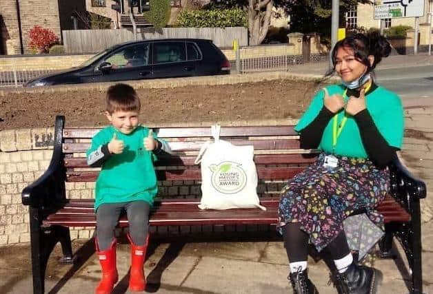 Young Mayor Zaynah Jamal presented Jack Johnson with his environment award goody bag. EMN-210521-113819001