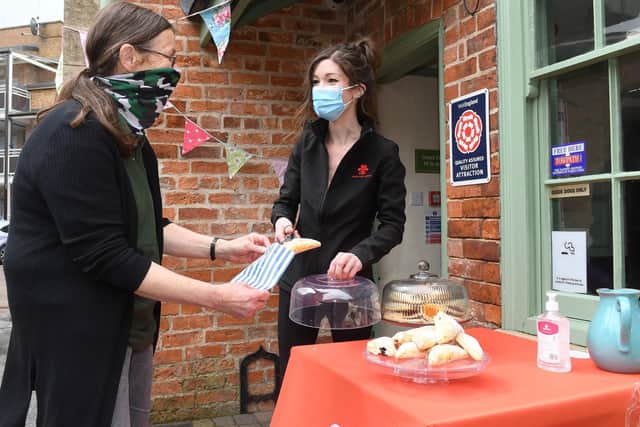L-R Debbie Scott with visitor economy operations officer Anne Flannery, serving cakes to visitors. EMN-210521-160946001