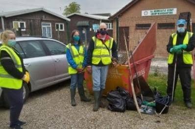 Volunteers at Horncastle RiverCare Group. EMN-210528-120534001