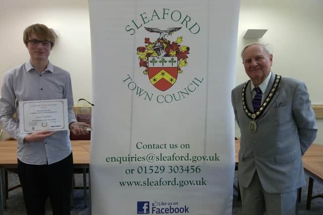 The Sleafordian of the Year award presented by Mayor Anthony Brand to Lee Taylor. EMN-210528-114350001