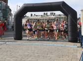 Half marathon runners EMN-210531-135722005