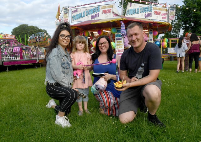 Fun Fair on Sleaford Rec. L-R Chloe Hipworth, Isla-Rae Constantine 4, Yasmin Constantine and Darrell Constantine of Sleaford EMN-211006-082252001