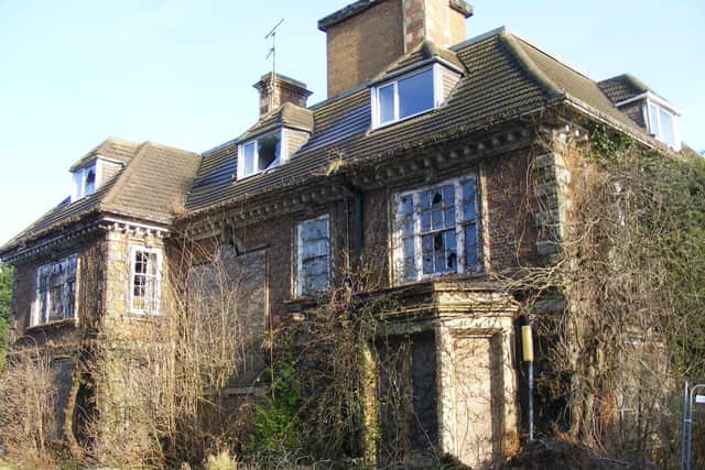 The derelict Heckington Manor, former Ferdowse Clinic. EMN-211006-170146001