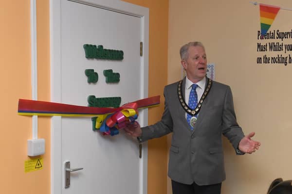 Opening of new multi-sensory room at Rainbow Stars. Mayor of Sleaford, Robert Oates officially opening the new sensory room EMN-210621-095019001