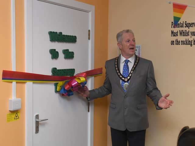 Opening of new multi-sensory room at Rainbow Stars. Mayor of Sleaford, Robert Oates officially opening the new sensory room EMN-210621-095019001