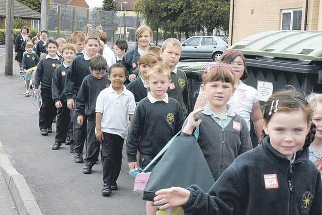 The walking bus of St Andrew's CofE Primary School, Heckington.