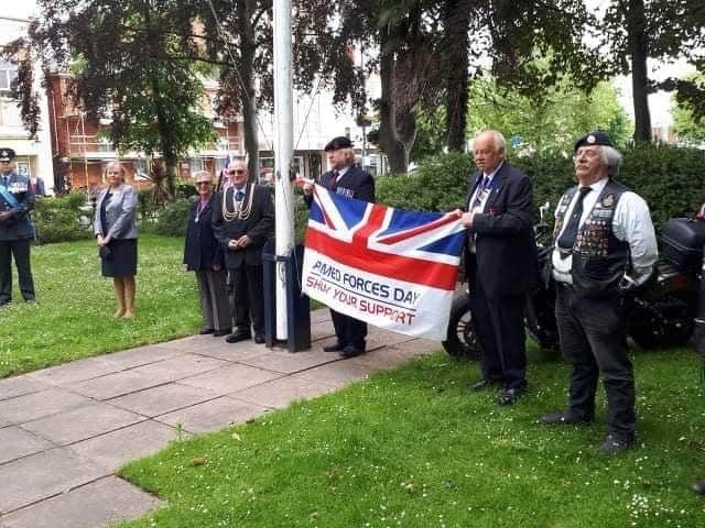 The mayor raises the Armed Forces Day flag