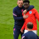 Graeme Jones with Bukayo Saka. Photo: Getty Images