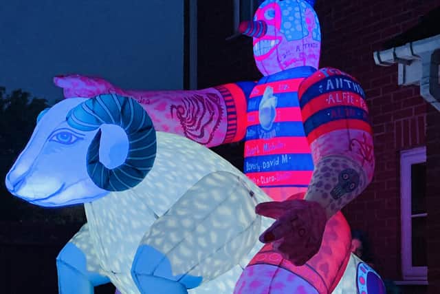 Jason Wilsher-Mill's inflatable sculptures. EMN-211207-193154001
