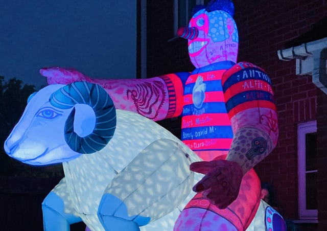 Jason Wilsher-Mill's inflatable sculptures. EMN-211207-193154001