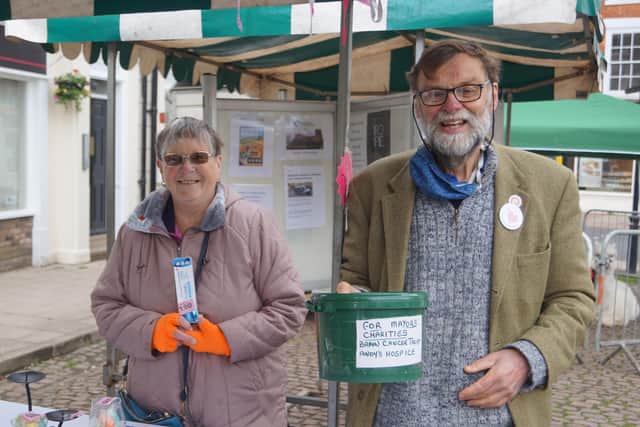 Coun Margaret Lakin-Whitworth and Coun Stephen Bunney at a previous pop-up market event EMN-210522-161434001