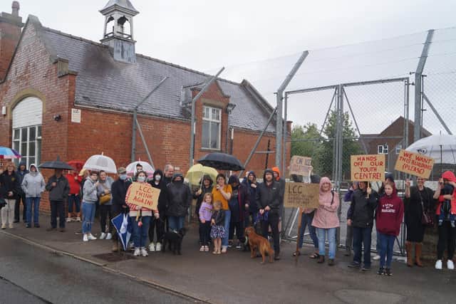 Horncastle Youth Centre protest EMN-210908-092107001