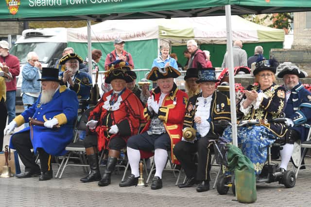 The town crier competitors. EMN-210609-121224001