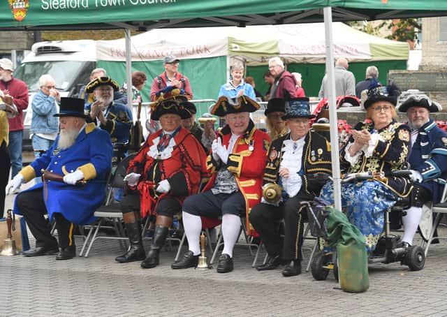 The town crier competitors. EMN-210609-121224001