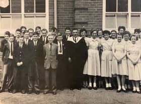 A QEGS class photo taken in 1953 with Mr Leach. EMN-210913-152315001
