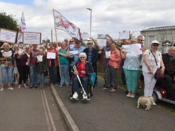 Caravanners have been protesting against a ruling that holiday homes older than 20 years should be removed from East Lindsey District Council's Kingfisher site.