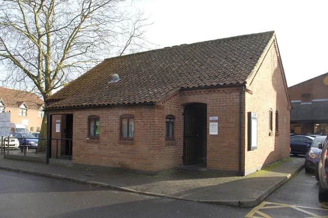Public toilets in Money's Yard, Sleaford. EMN-210921-105622001