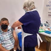 Vaccination nurse Linda Fern delivers the Covid booster jab to 82-year-old Richard Toby of Sleaford. EMN-210922-180254001