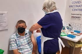 Vaccination nurse Linda Fern delivers the Covid booster jab to 82-year-old Richard Toby of Sleaford. EMN-210922-180254001