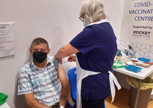 Vaccination nurse Linda Fern delivers the Covid booster jab to 82-year-old Richard Toby of Sleaford. EMN-210922-180254001