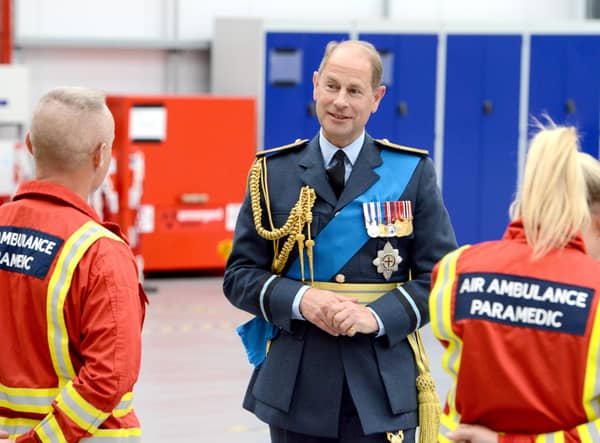 HRH The Earl of Wessex meets the air ambulance paramedics. EMN-210930-093057001