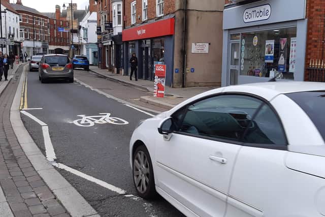 Cycle signs on Southgate. EMN-210930-170808001