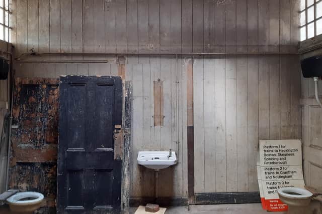 The redundant toilets on platform 2 and 3 at Sleaford station. EMN-211110-161354001