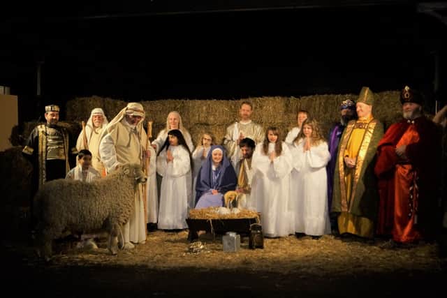 Market Rasen Christmas Mime EMN-211110-080001001