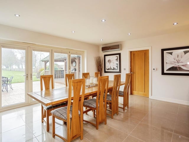 A closer look at the dining area.