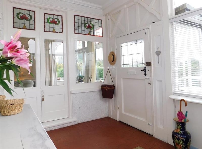 The front conservatory/porch.