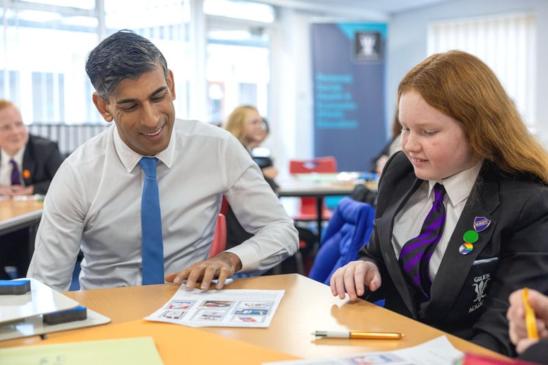 Rishi Sunak with one of the Giles Academy pupils.