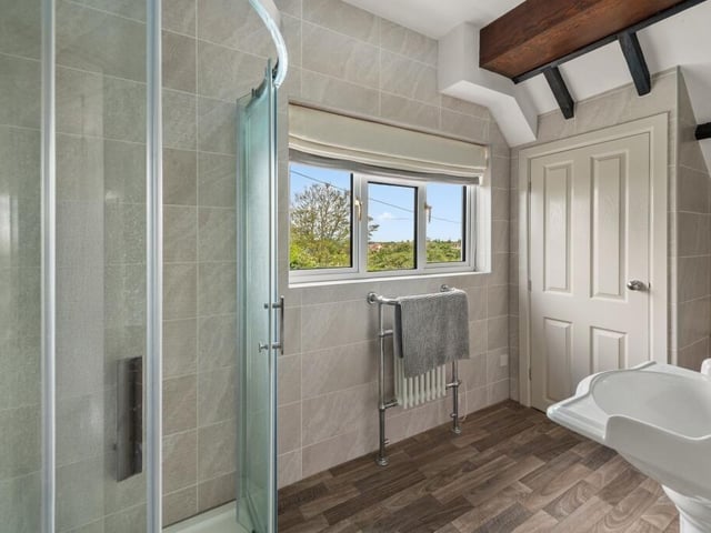 The principal bedroom's en suite facilities.