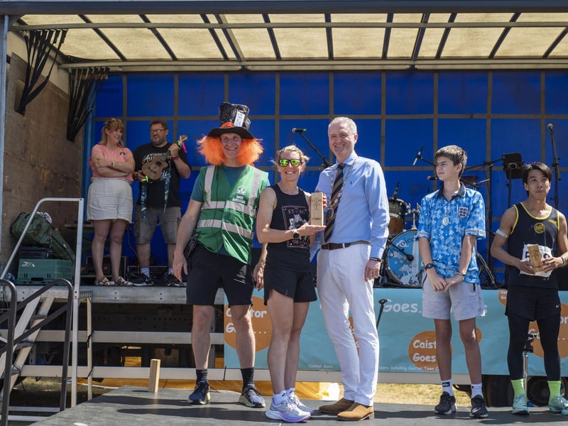 Race director Mark Hodson presents first woman finisher, Sylvia Parkinson, who completed the race in 40-00-46.