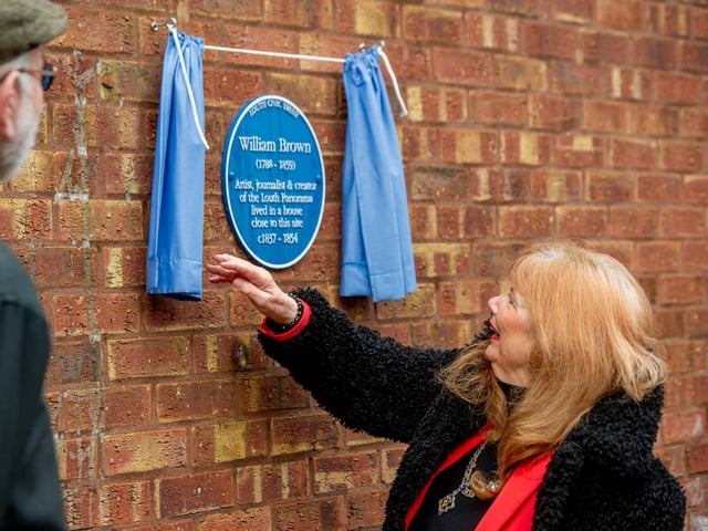 Louth Mayor Julia Simmons admires the plaque