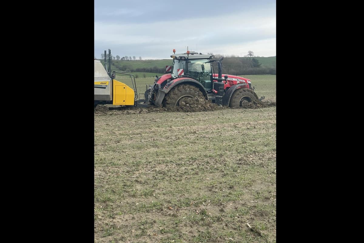 Tracktor Stick 'All was going well' - Photo of tractor stuck in Lincolnshire field ...
