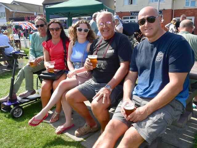 Cheers - Gina Fury, Amanda Simpson, Courtney Simpson, Wayne Fury and Scott Simpson.