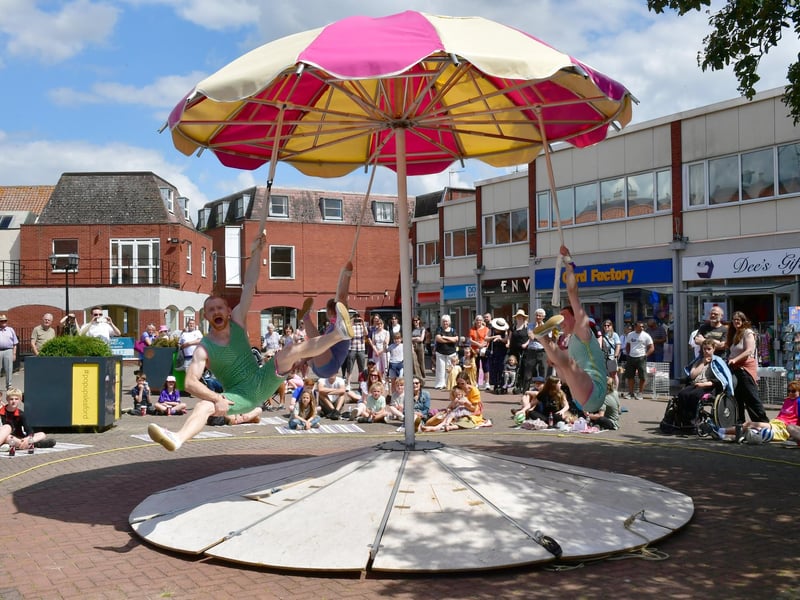 Everywhere's a Beach by Hikapee, performance in Riverside Centre