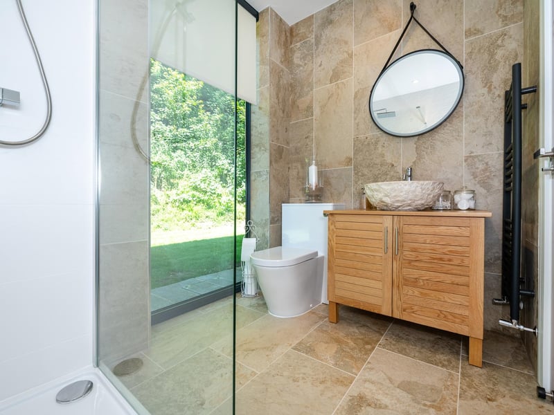 The en suite shower room.