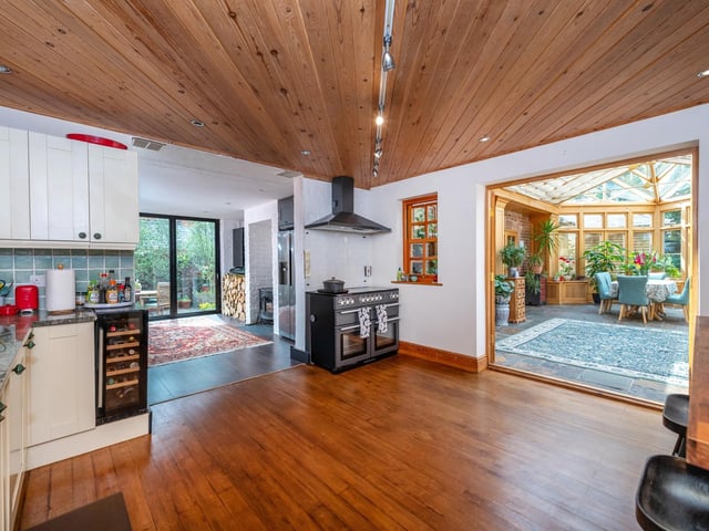 Another angle on the breakfast kitchen.