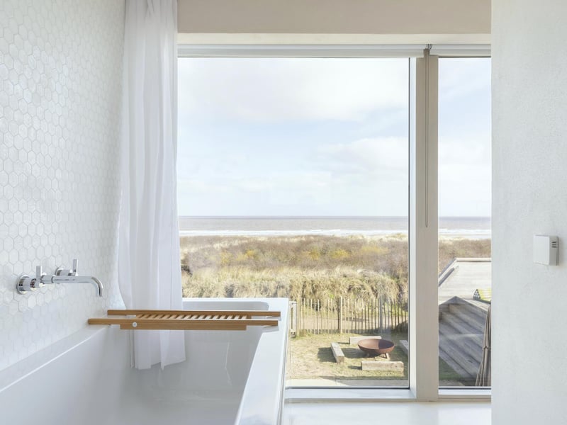 The en suite facilities in the primary suite.