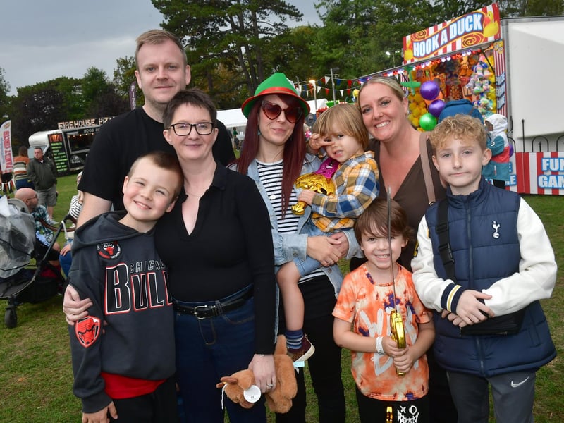L-R Mat Rhodes, Lisa Rhodes, Thomas Rhodes 8, Steph Dean, Leo Jennings 3, Freddie Jennings 6, Daisy Wright, Ronnie Wright 9