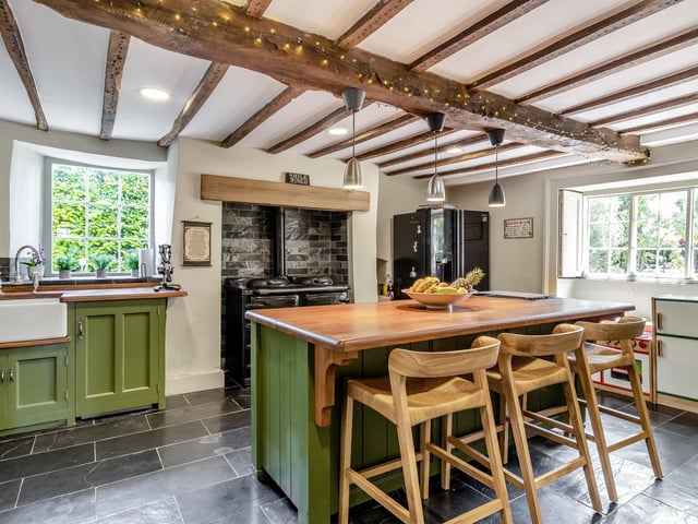 Another angle on the kitchen.