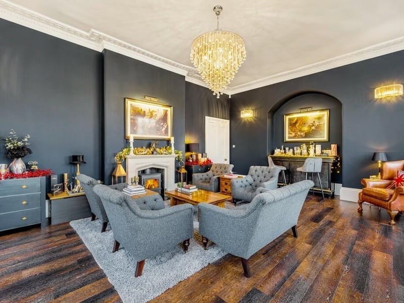 The sitting room/drinks room.