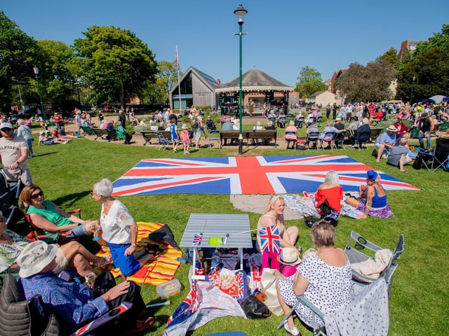 Crowds sat around the Union Flag at the Skegness VE/VJ 80 Picnic in the Park.