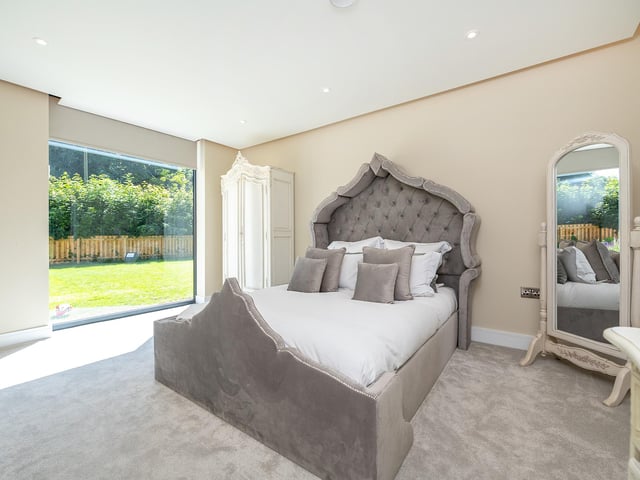 A second bedroom, also with en suite facilities.