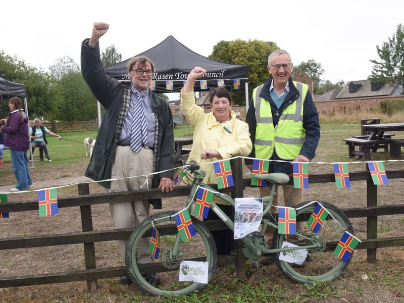 Market Rasen welcomes the Tour of Britain. L-R County Councillor Stephen Bunney, Jo Pilley - Mayor of Market Rasen, and David Herring of Market Rasen Rotary Club