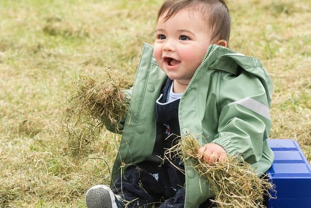 Fun for all ages at the spring artisan market. (PHOTO BY: Family & Branding Photography by Camila Clarke)