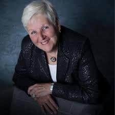 Jean Martyn is an internationally acclaimed artist and consummate entertainer who delights audiences worldwide with her exceptional musical talent and engaging performances.
