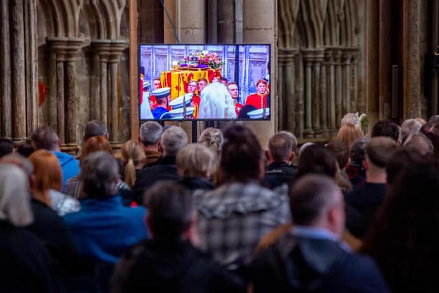 Lincoln Cathedral crowds watch the funeral.